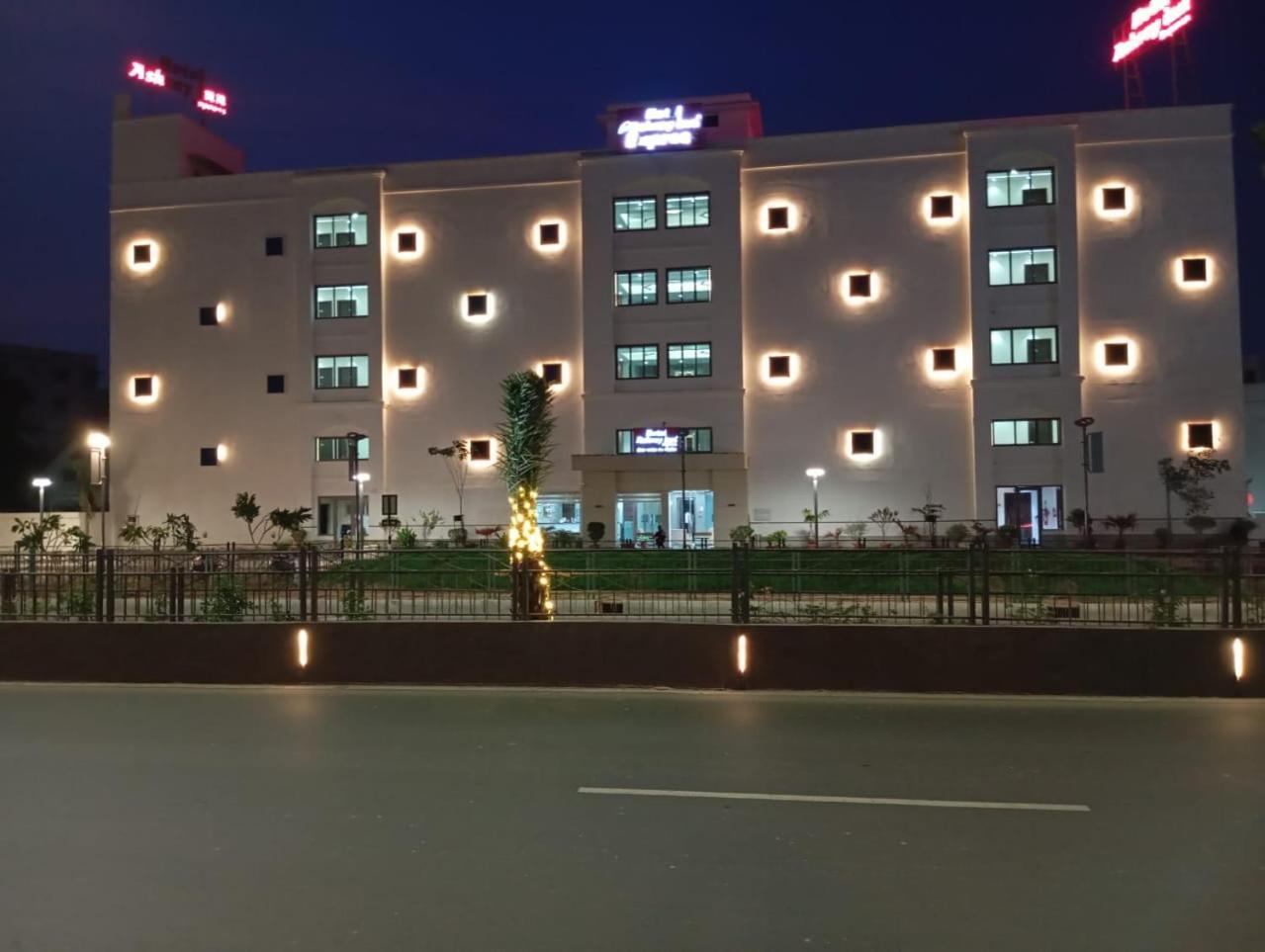 Hotel Ashray Inn Express Amhedabad Dış mekan fotoğraf
