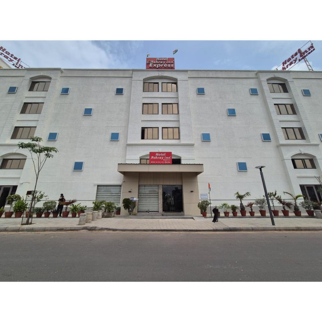 Hotel Ashray Inn Express Amhedabad Dış mekan fotoğraf