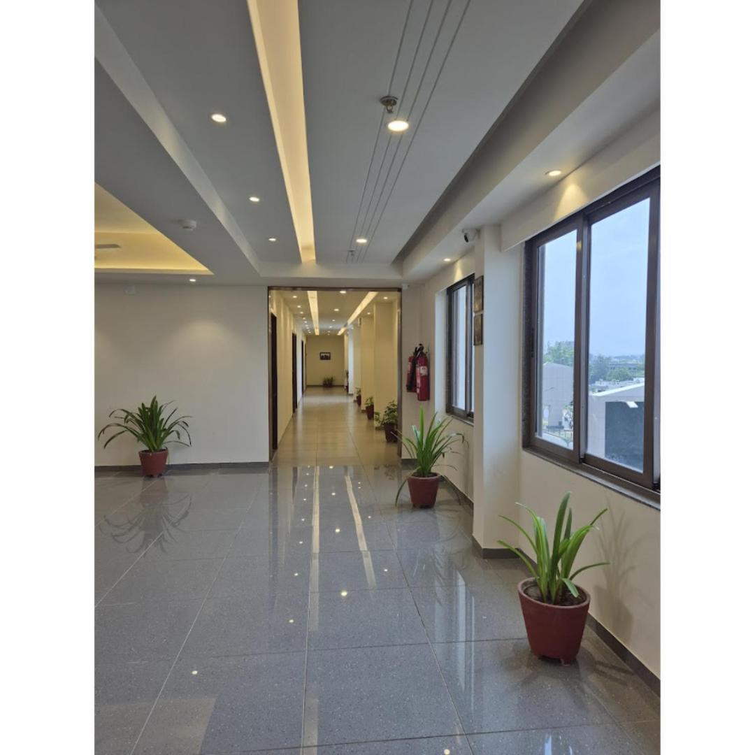 Hotel Ashray Inn Express Amhedabad Dış mekan fotoğraf