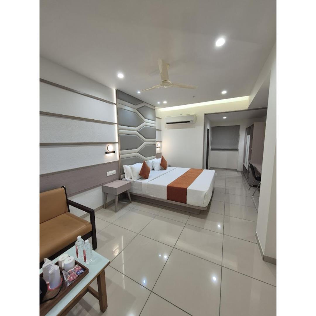 Hotel Ashray Inn Express Amhedabad Dış mekan fotoğraf
