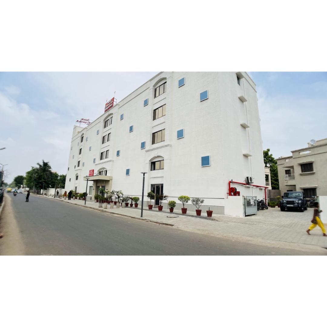 Hotel Ashray Inn Express Amhedabad Dış mekan fotoğraf