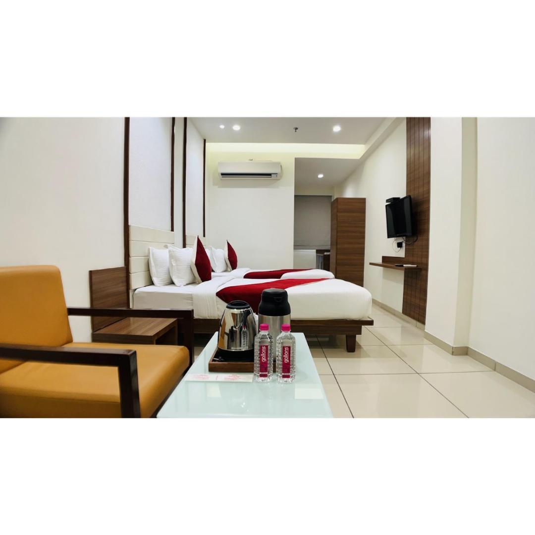Hotel Ashray Inn Express Amhedabad Dış mekan fotoğraf