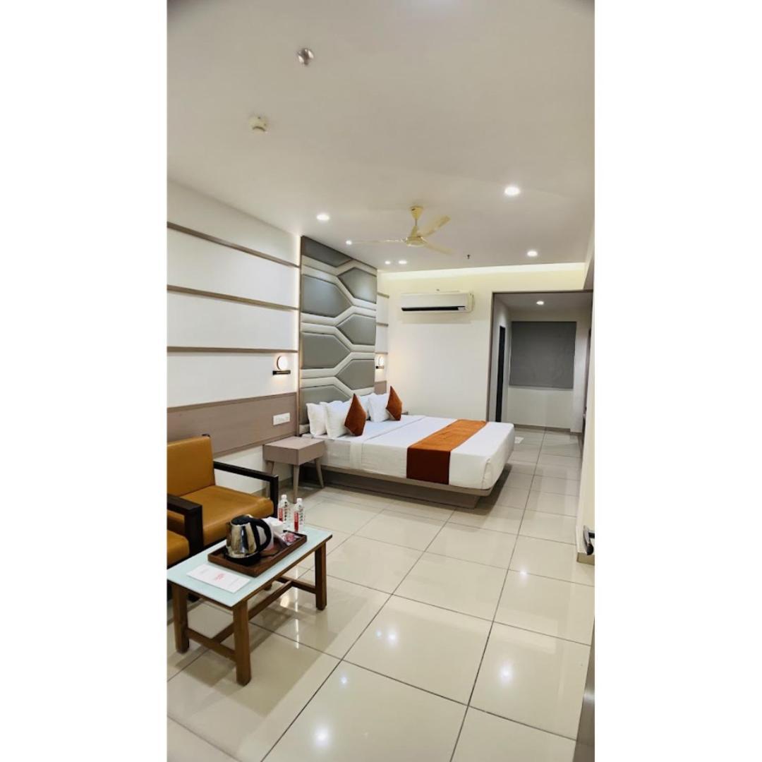 Hotel Ashray Inn Express Amhedabad Dış mekan fotoğraf