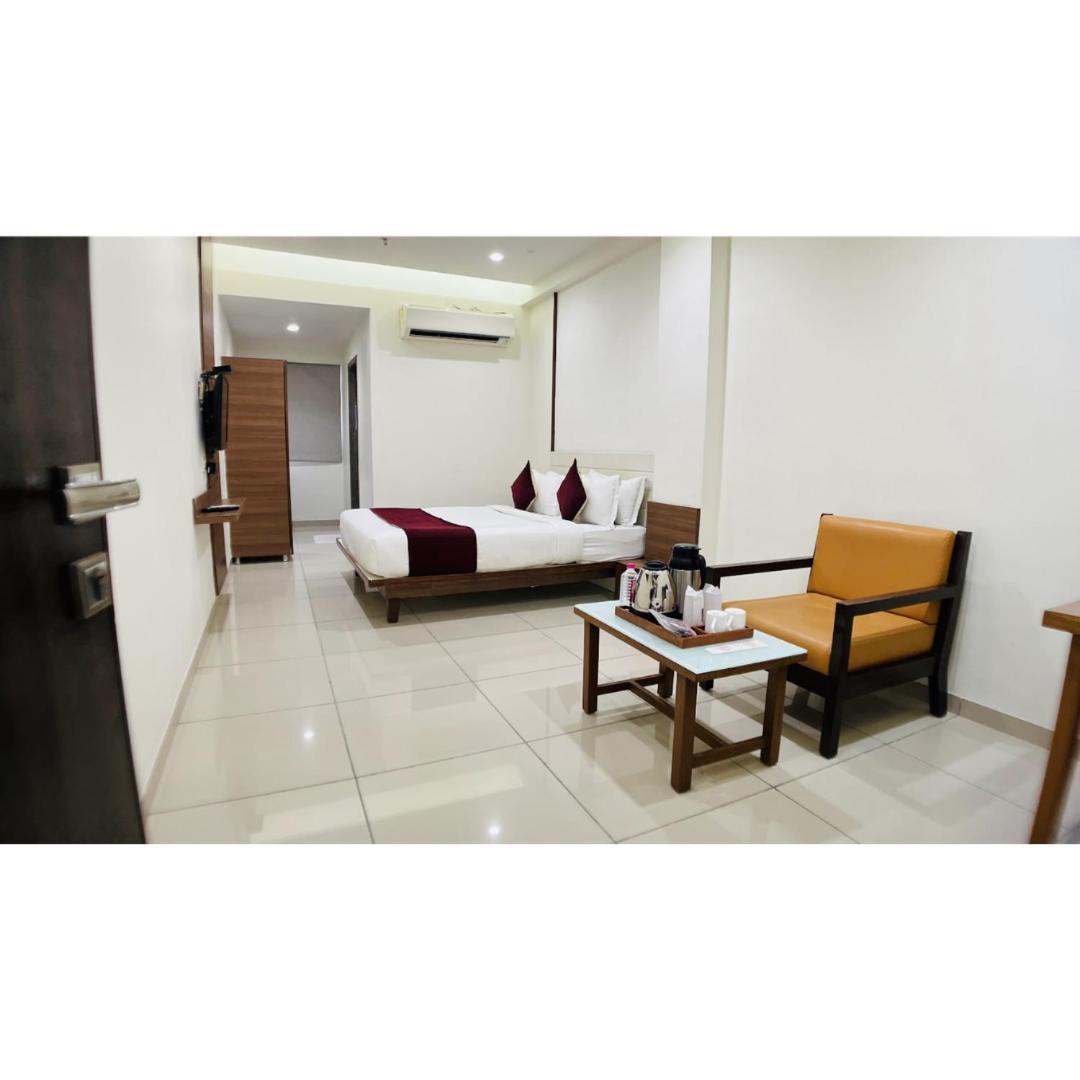 Hotel Ashray Inn Express Amhedabad Dış mekan fotoğraf