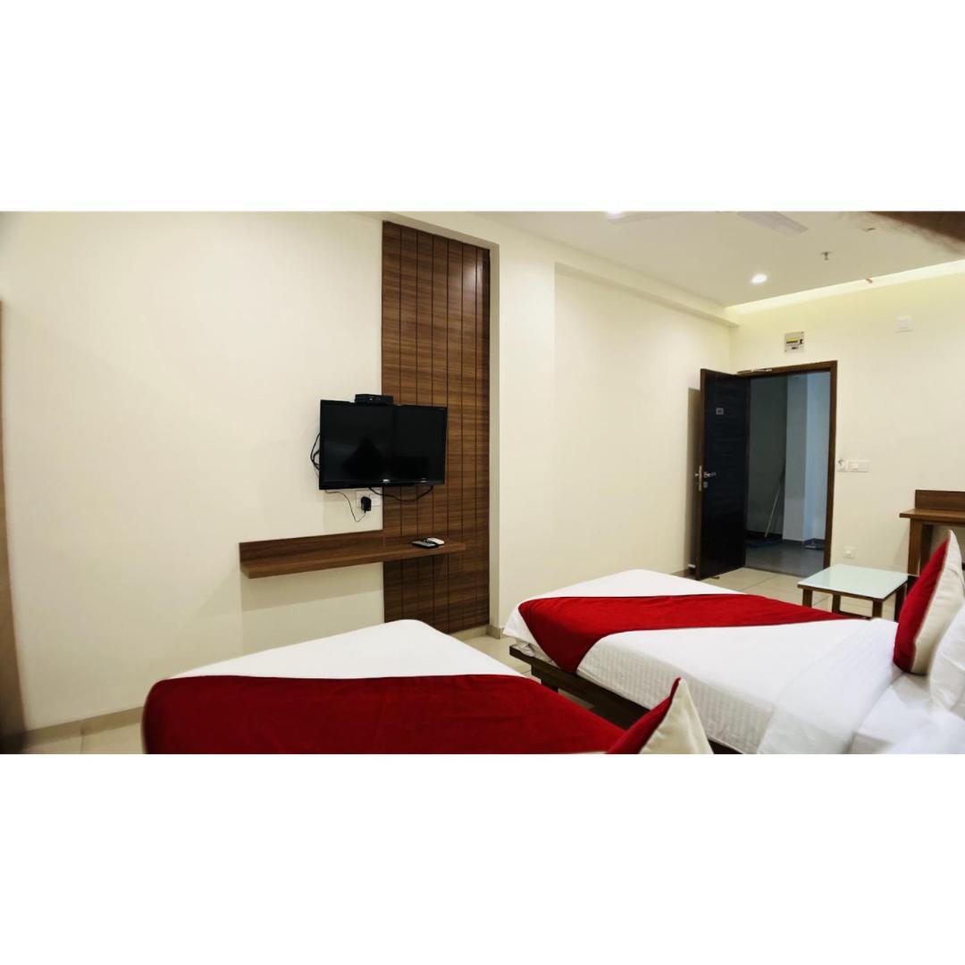 Hotel Ashray Inn Express Amhedabad Dış mekan fotoğraf