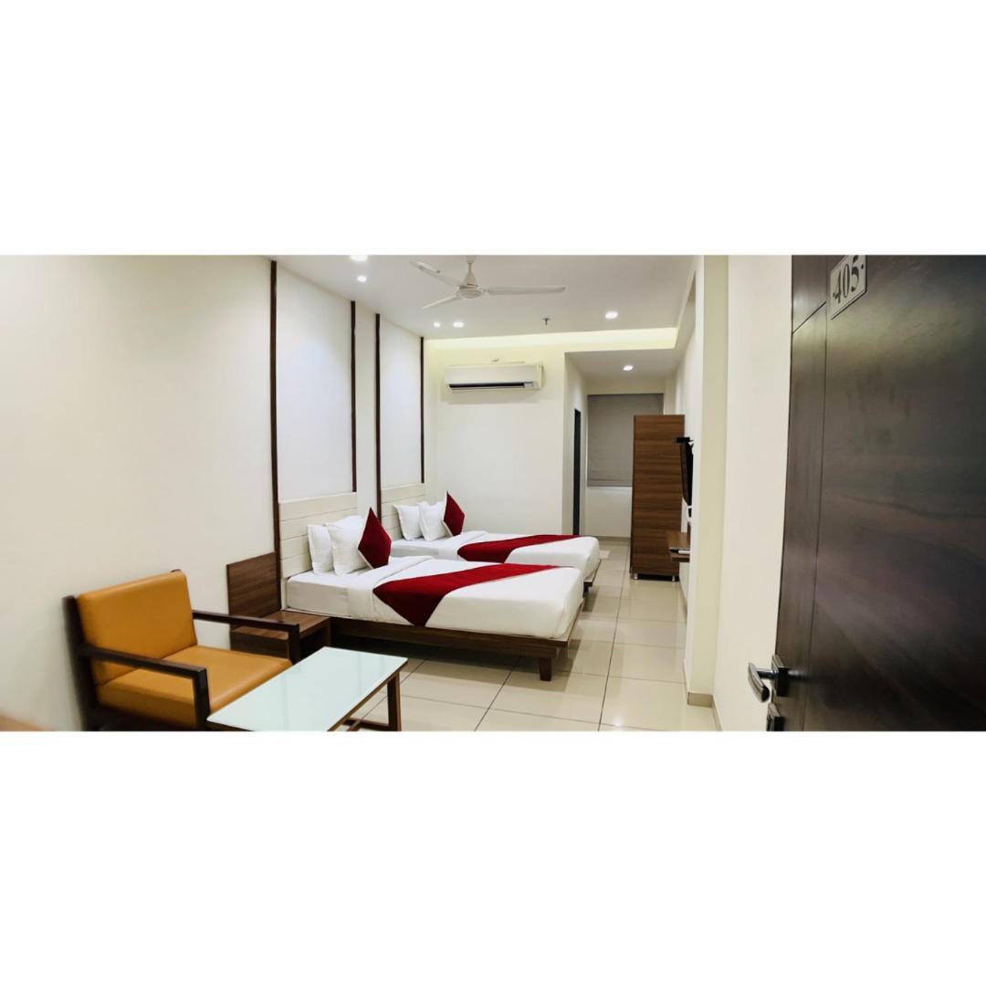 Hotel Ashray Inn Express Amhedabad Dış mekan fotoğraf