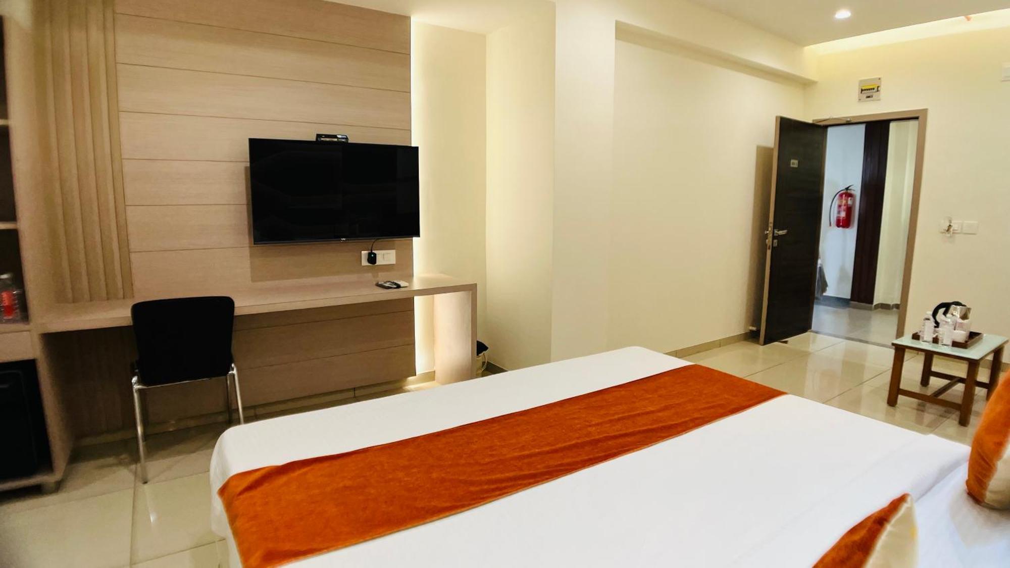 Hotel Ashray Inn Express Amhedabad Dış mekan fotoğraf