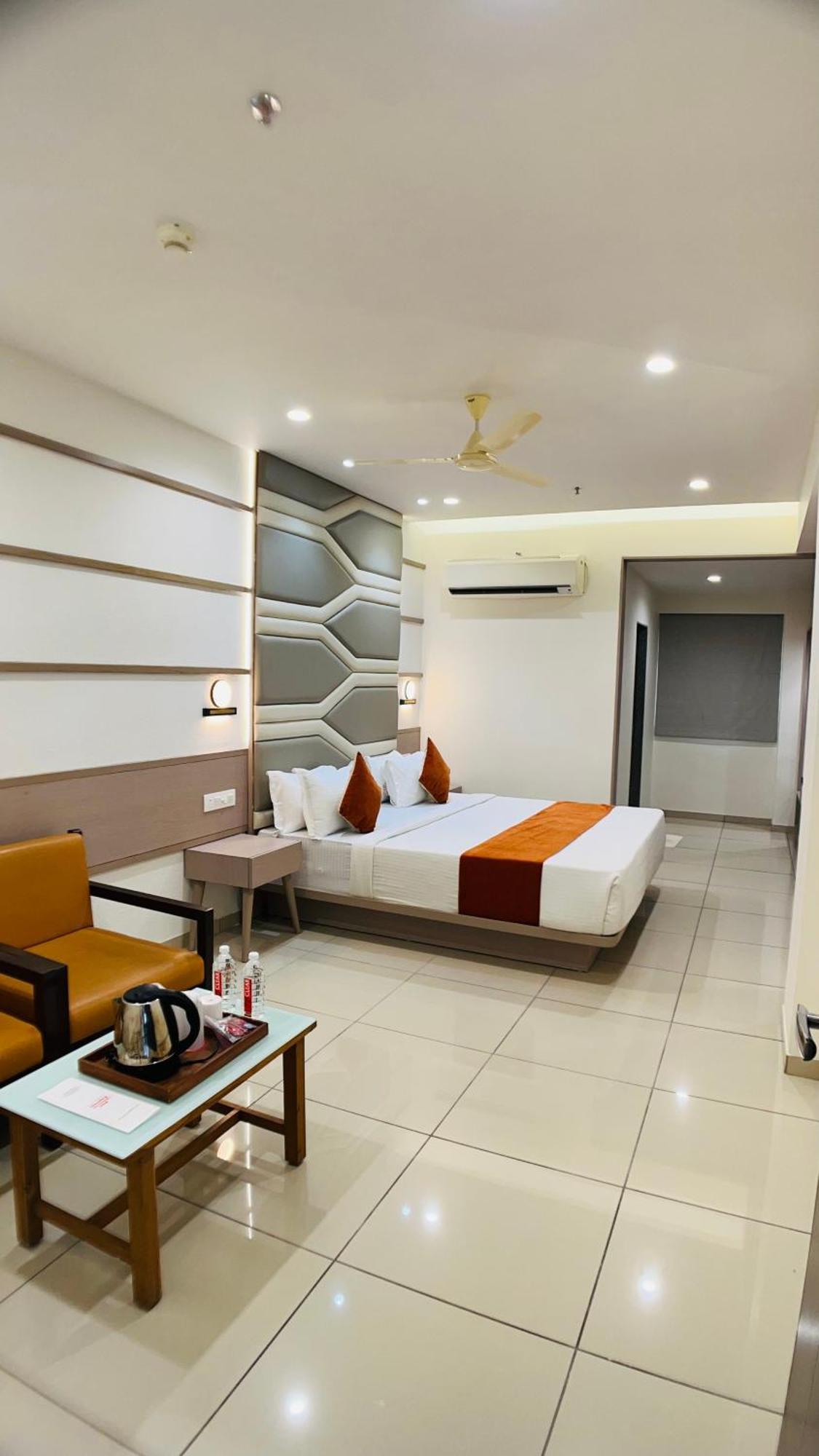 Hotel Ashray Inn Express Amhedabad Dış mekan fotoğraf