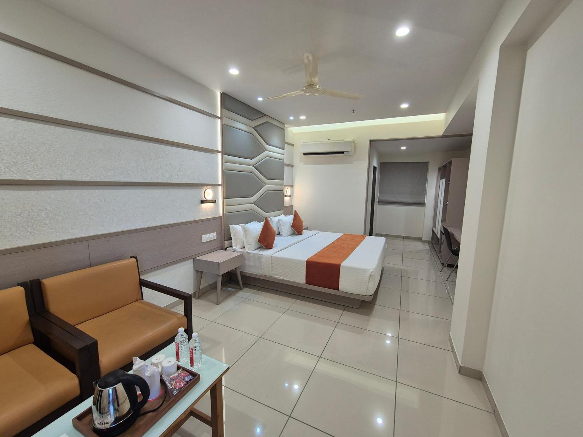 Hotel Ashray Inn Express Amhedabad Dış mekan fotoğraf