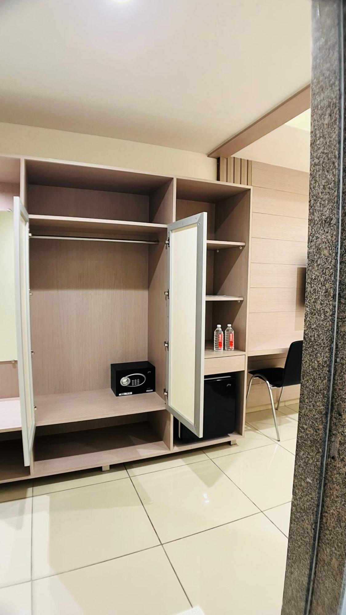 Hotel Ashray Inn Express Amhedabad Dış mekan fotoğraf