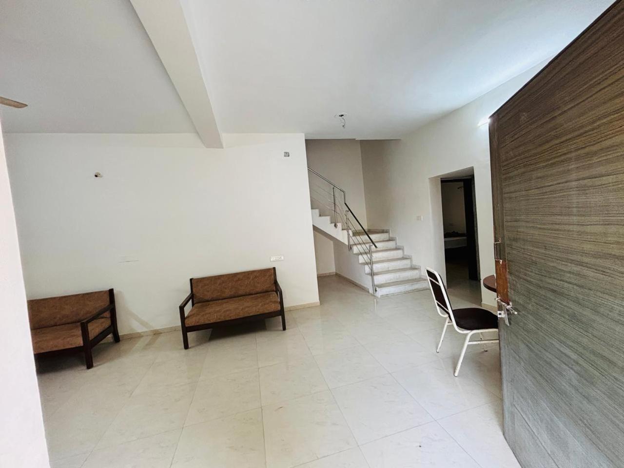 Hotel Ashray Inn Express Amhedabad Dış mekan fotoğraf