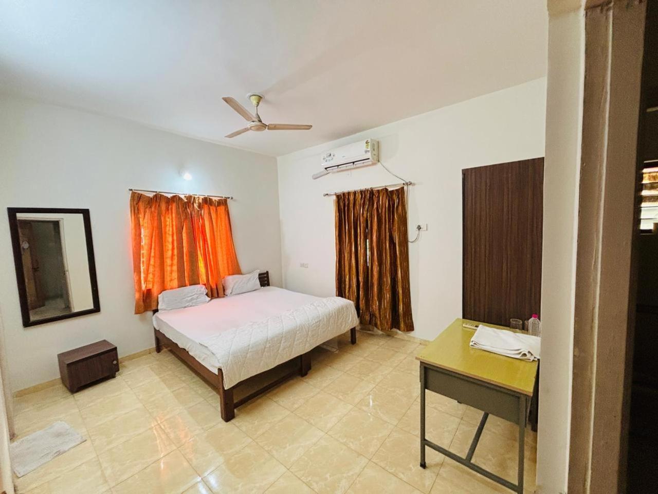 Hotel Ashray Inn Express Amhedabad Dış mekan fotoğraf